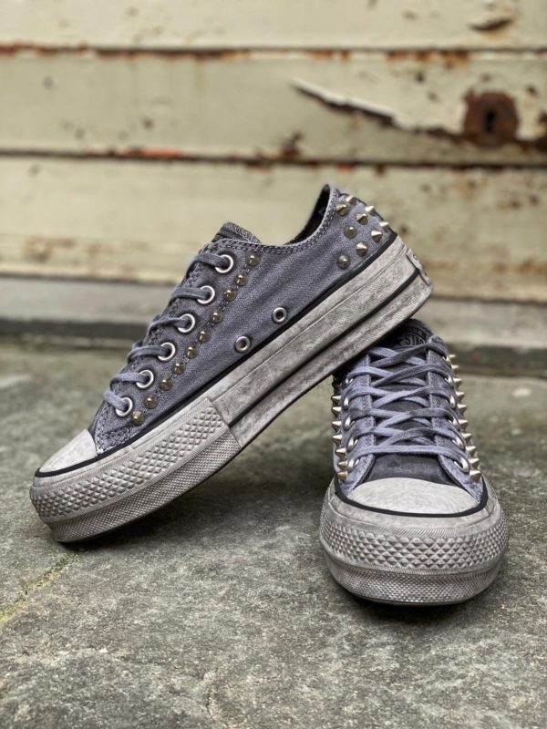 Le tue scarpe Converse Platform Low LTD grigio borchie argento  personalizzate da Blazelab - Store Online